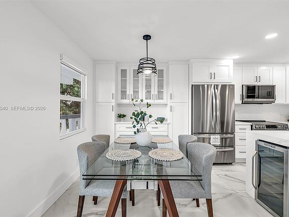 4th image of 3042 Harwood Dr #D