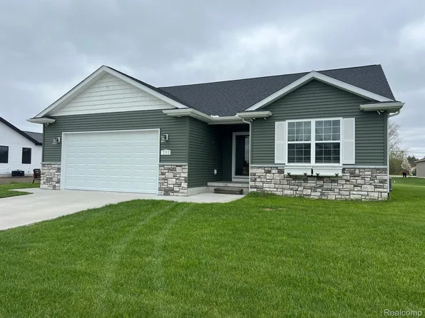 280 Oregon Ave, Marysville, MI 48040