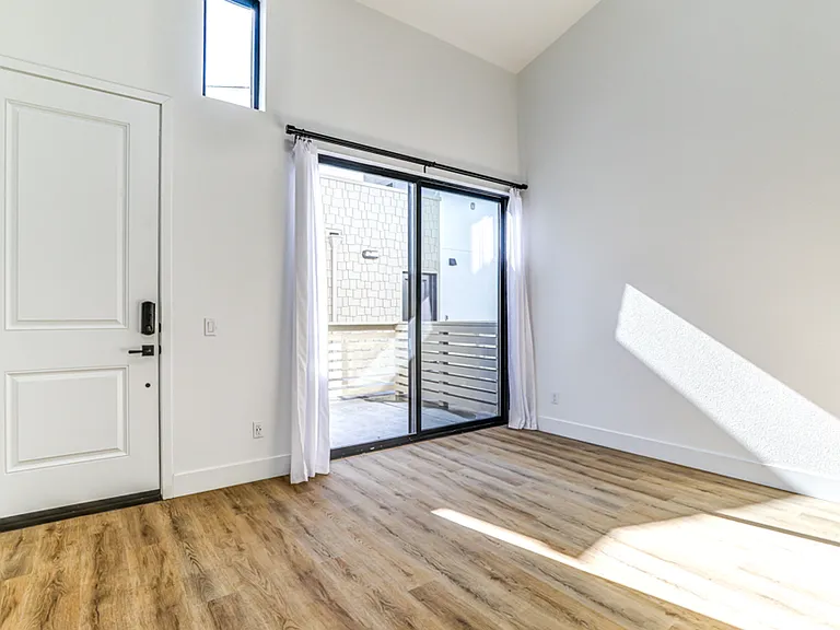 Girard Lofts — Photo 25