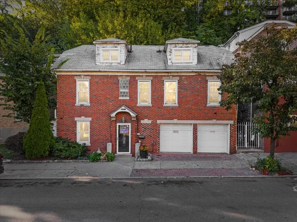 3607 Irwin Avenue image 2 of 25