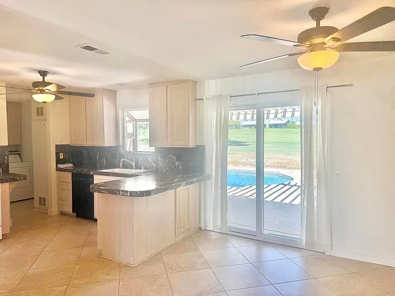 43586 Virginia Ave — Photo 5