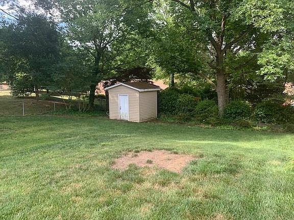5th image of 106 Cathy Dr