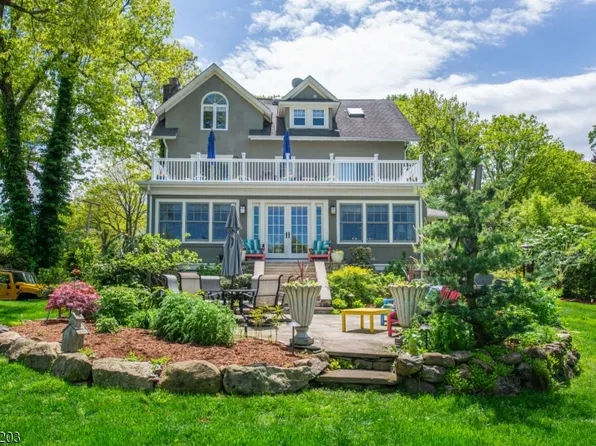 67 Briarcliff Rd, Mountain Lakes Boro, NJ 07046