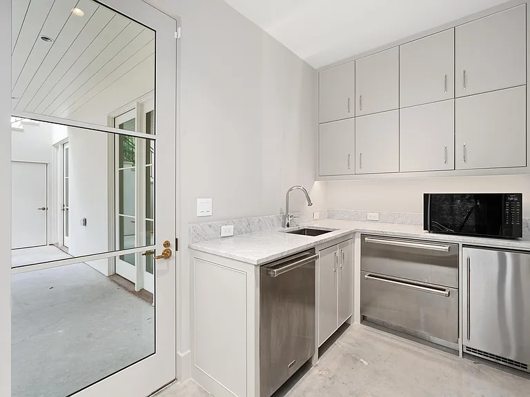 4500 River Wood Ct — Photo 30