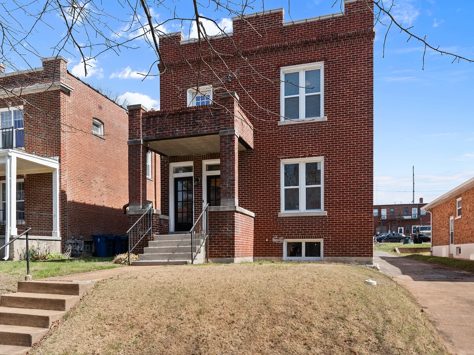 3 bed, 1200 sqft, $2,400 — Photo 1