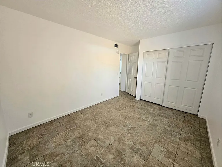 853 Douglas Ct — Photo 11