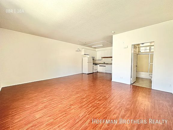 3rd image of 1221 Seward St APT 108