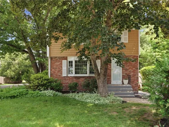 10 Sprague St, Cumberland, RI 02864