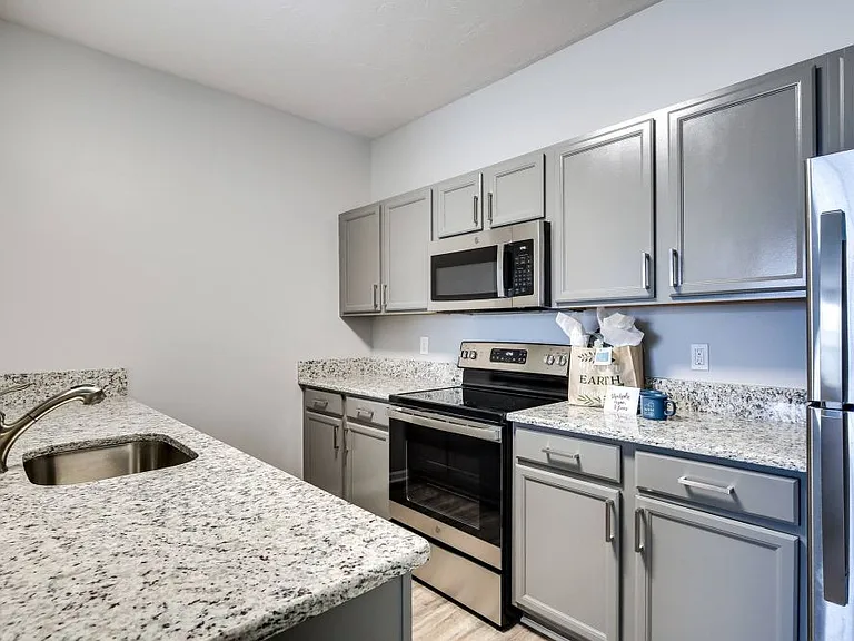 The Villas of Castleton Apartments — Photo 9