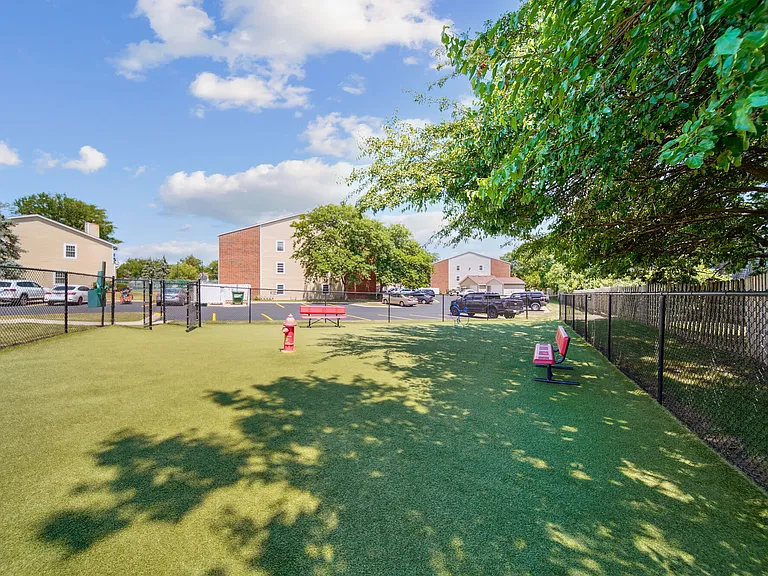 Waterford Place Apartments — Photo 33