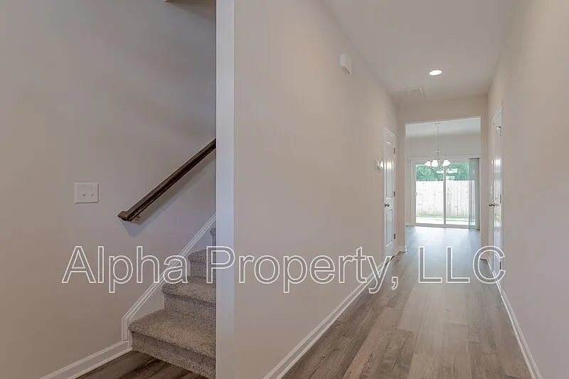3 bed, 2.5 bath, 1662 sqft, $1,800 — Photo 2