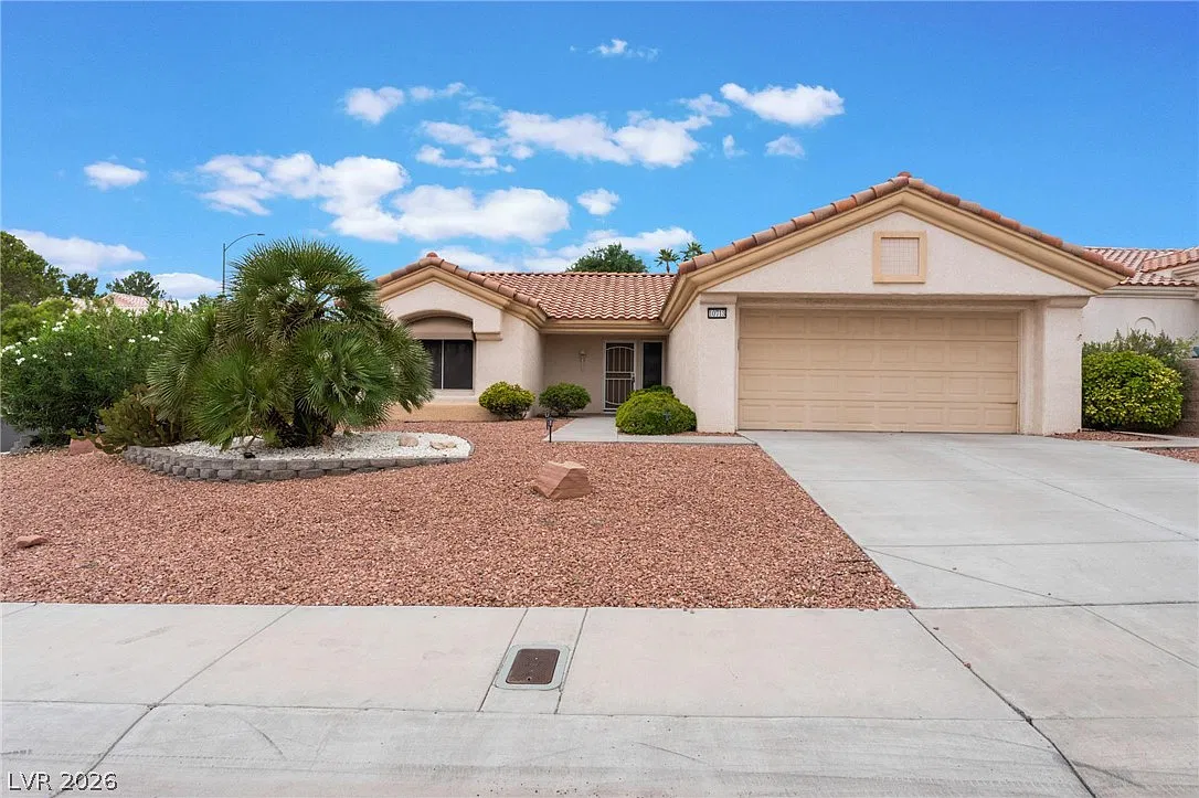 2 bed, 2.0 bath, 1179 sqft, $1,947 — Photo 2