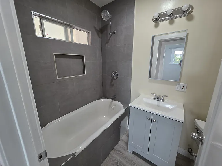 270 Newport Ave #B — Photo 6
