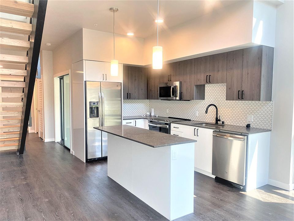 1st image of 1600 Dexter Ave N #609