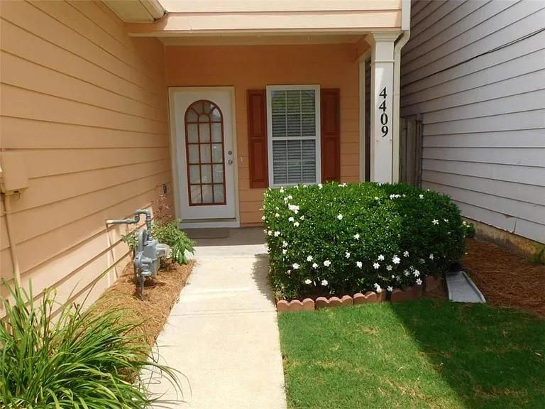 4409 Plum Frost Ct — Photo 5