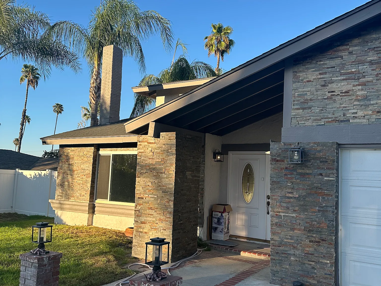 5 bed, 2320 sqft, $4,300 — Photo 2