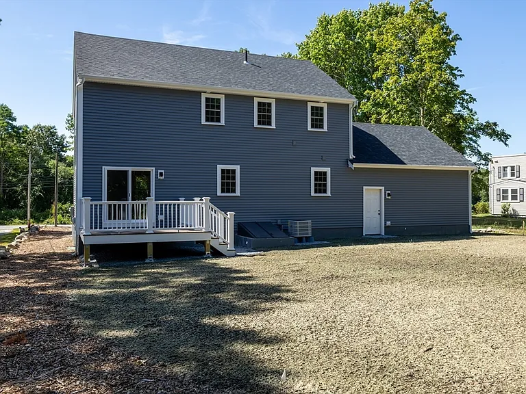 65 Great Neck Rd — Photo 7