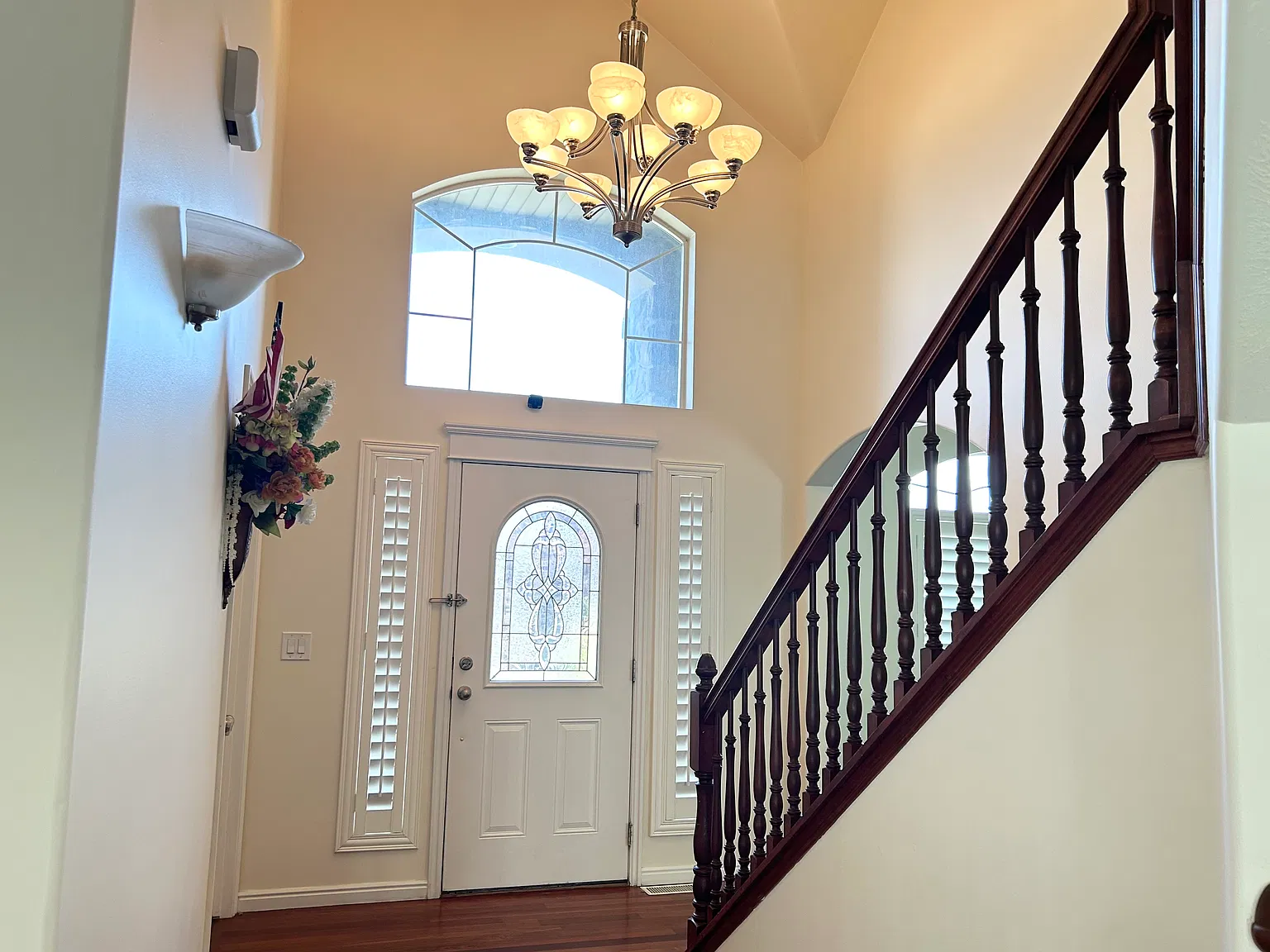 7 bed, 3.5 bath, 4400 sqft, $3,800 — Photo 2