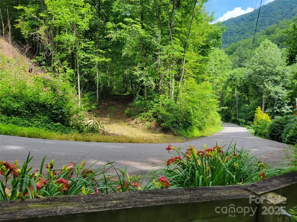 100 Village Ln #26, Waynesville, NC 28786