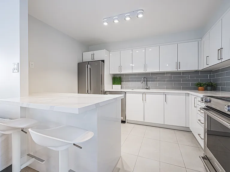 2160 Lakeshore Rd — Photo 30