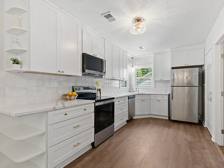 46 Vaughn Dr — Photo 14