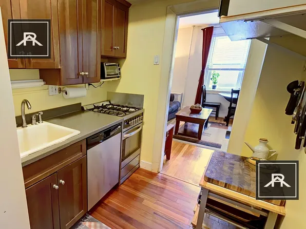 46 Dwight St #2, Brookline, MA 02446