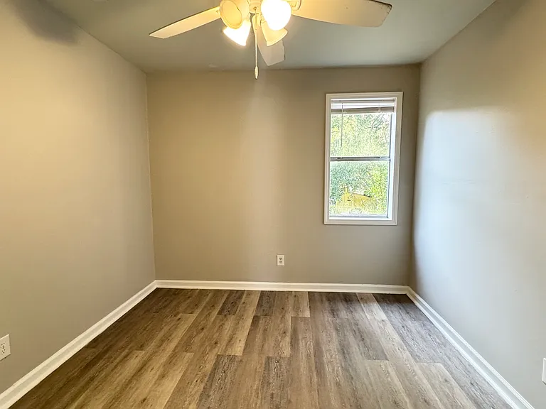 500 Willow Ave — Photo 6