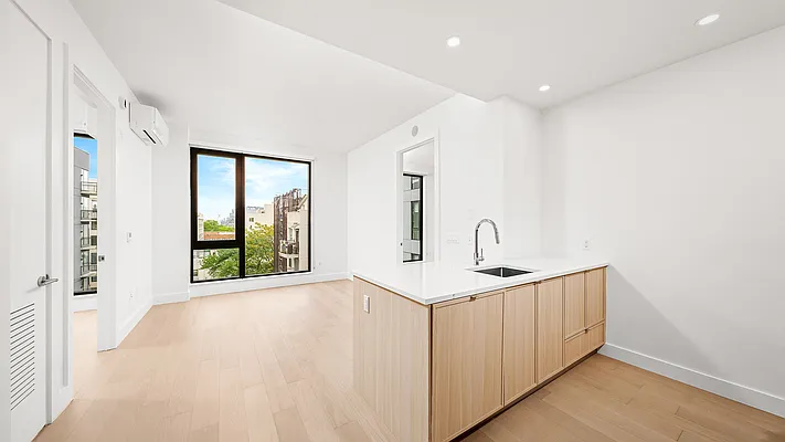 Living room, photo 2