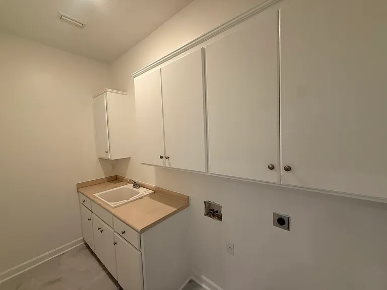 124 Sheryl Ct — Photo 6