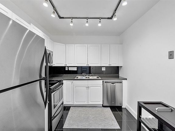 3rd image of 600 Three Islands Boulevard #813