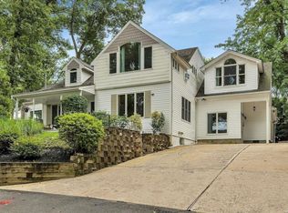 802 Connecticut View Dr, Oyster Bay, NY 11771