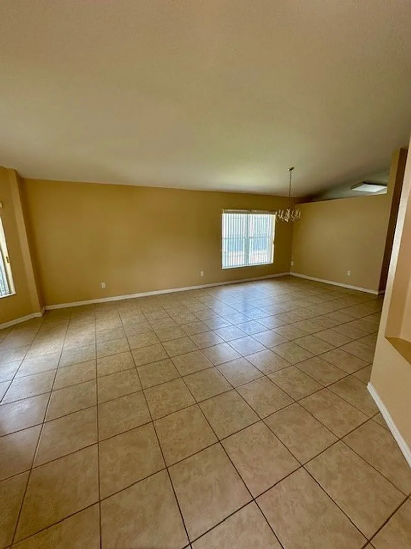 4/2 In Hunters Creek! Available October 9, 2026! — Photo 3