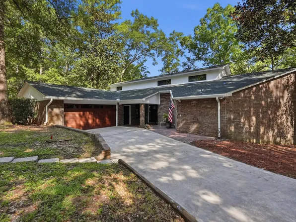 5845 White Oak Dr, Crestview, FL 32539