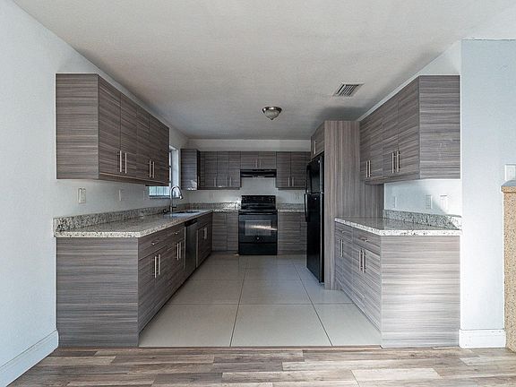 2nd image of 1010 S 28th Avenue
