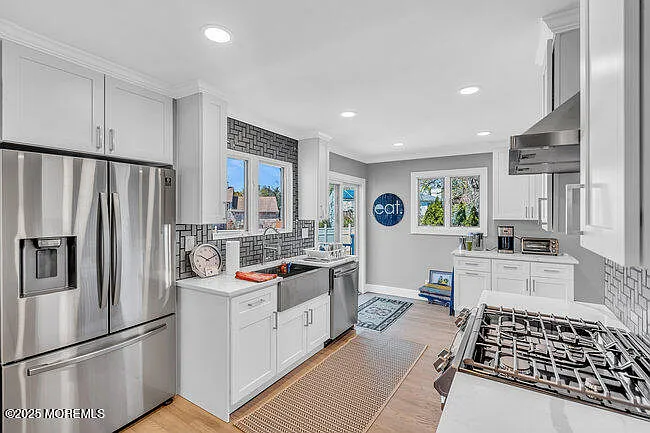 300 10th Ave — Photo 3