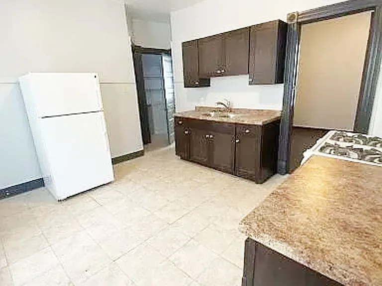 2407 N Frederick Ave — Photo 13
