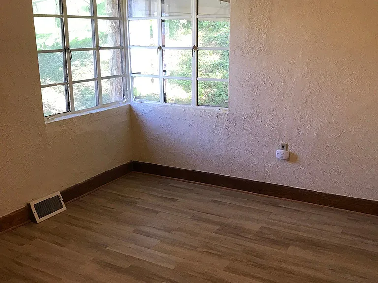 807 Potomac Ave — Photo 13