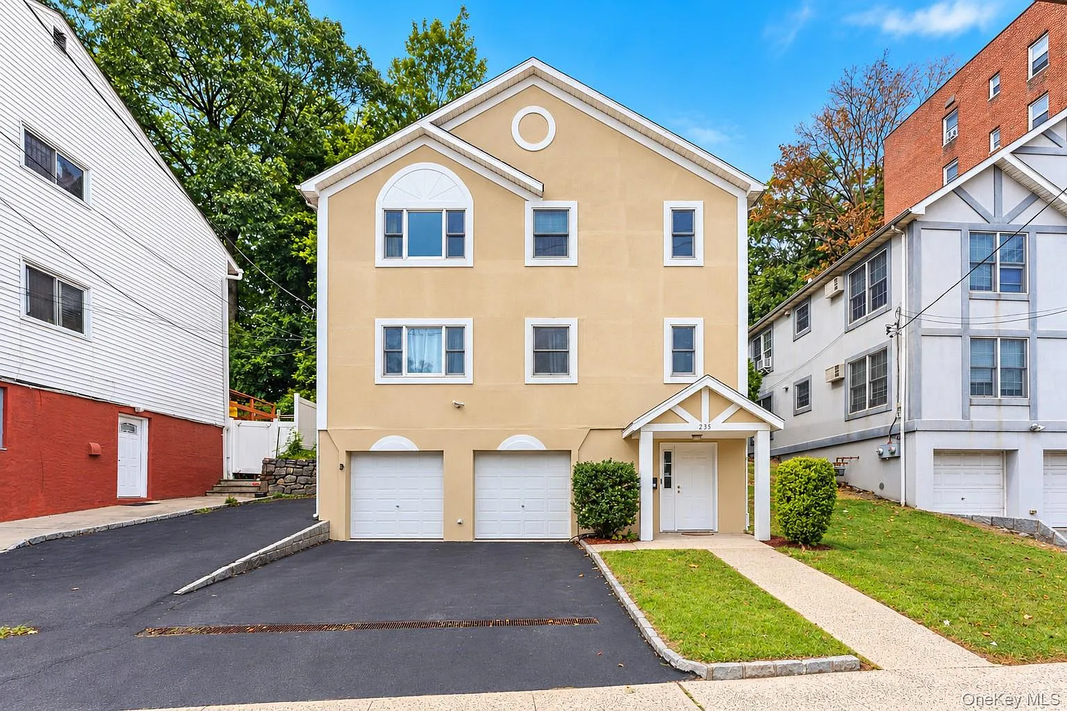 3 bed, 2.0 bath, 1727 sqft, $3,500 — Photo 1