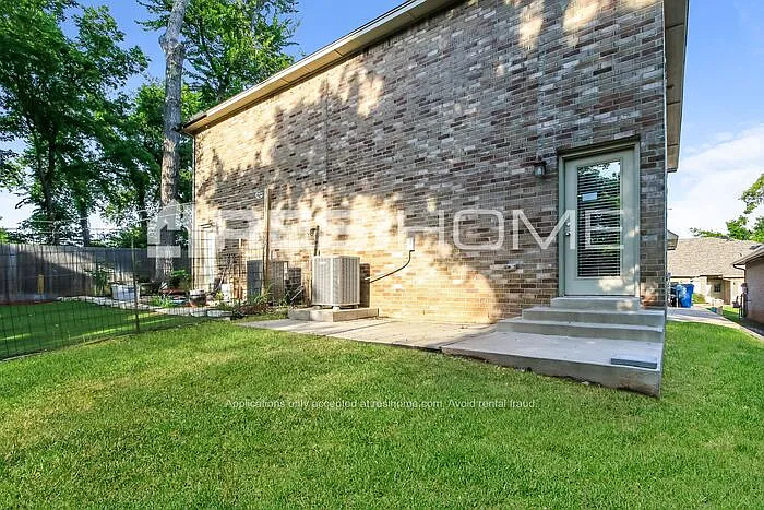 421 Windhill Ave — Photo 14
