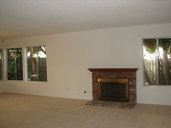 living room w/ fireplace