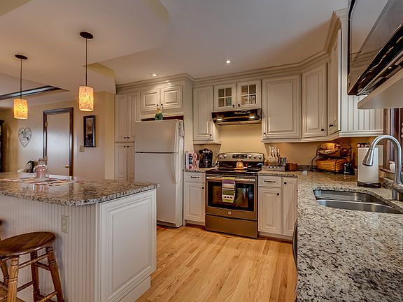 3rd image of 119 Carriage Park Dr
