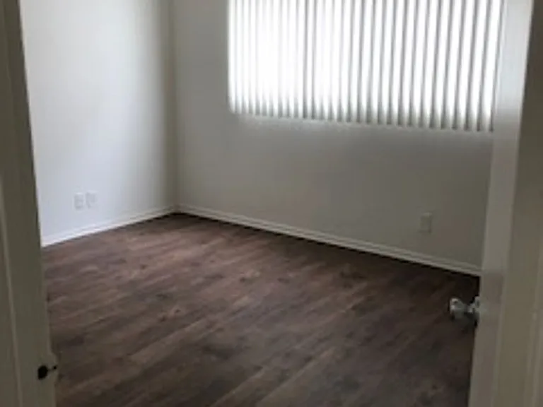 1820 S Bentley Ave — Photo 19