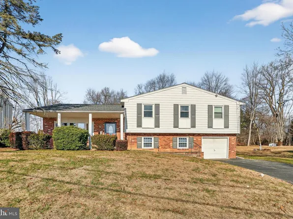 2360 Clearview Ln, Aston, PA 19014