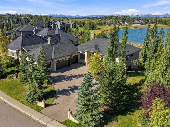 31 SE Montenaro Bay, Rocky View County, AB T4C 0A5
