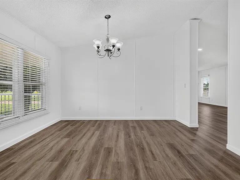 1955 Lauren Ln — Photo 10