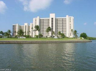 17 Bluebill Ave APT 301, Naples, FL 34108