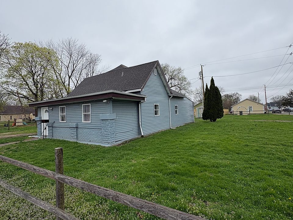 2nd image of 2358 Hovey St