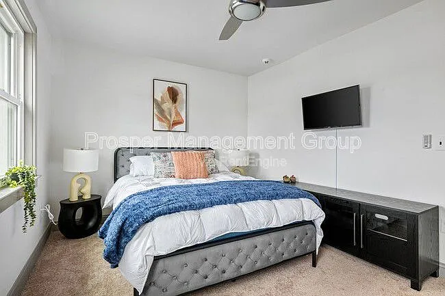 201 Nassau St — Photo 14