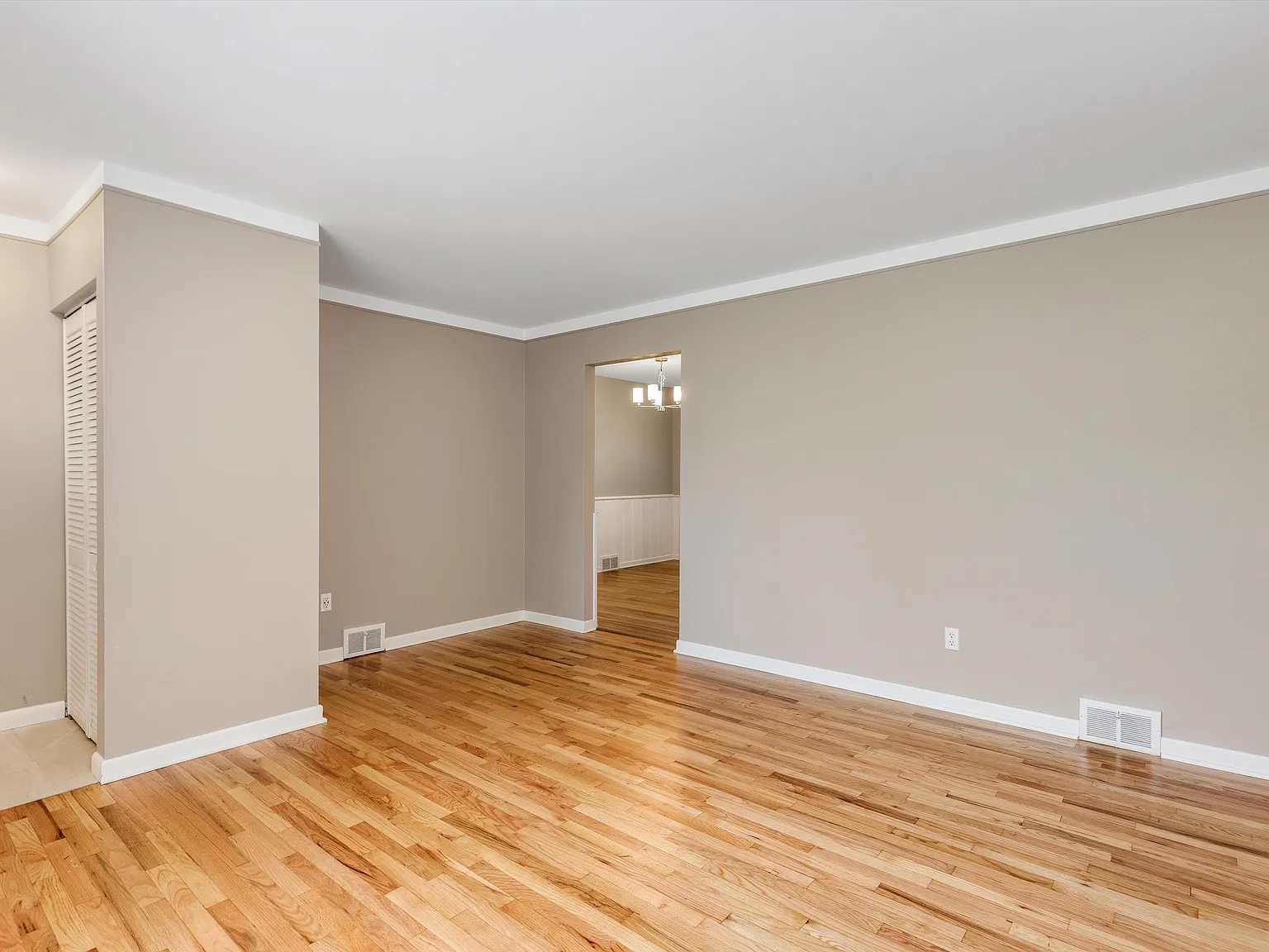 3 bed, 1100 sqft, $2,395 — Photo 3