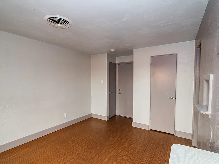 Altair Apartments — Photo 29